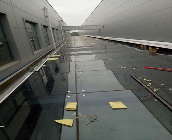 常州馬牌輪胎鋼結(jié)構(gòu)廊架