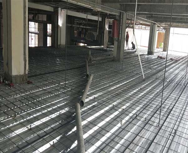 銅陵北路大勝酒樓鋼混隔層準備澆筑混凝土中